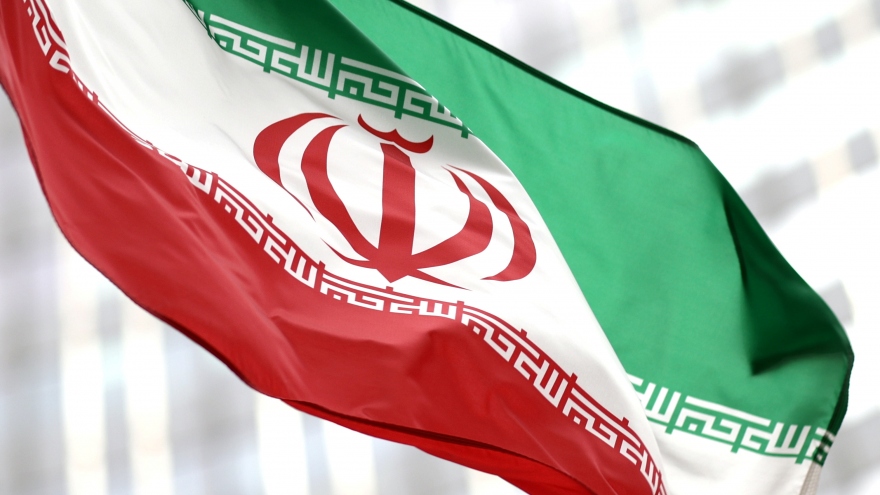 Phương Tây đẩy mạnh trừng phạt Iran, khuyến cáo công dân đi lại